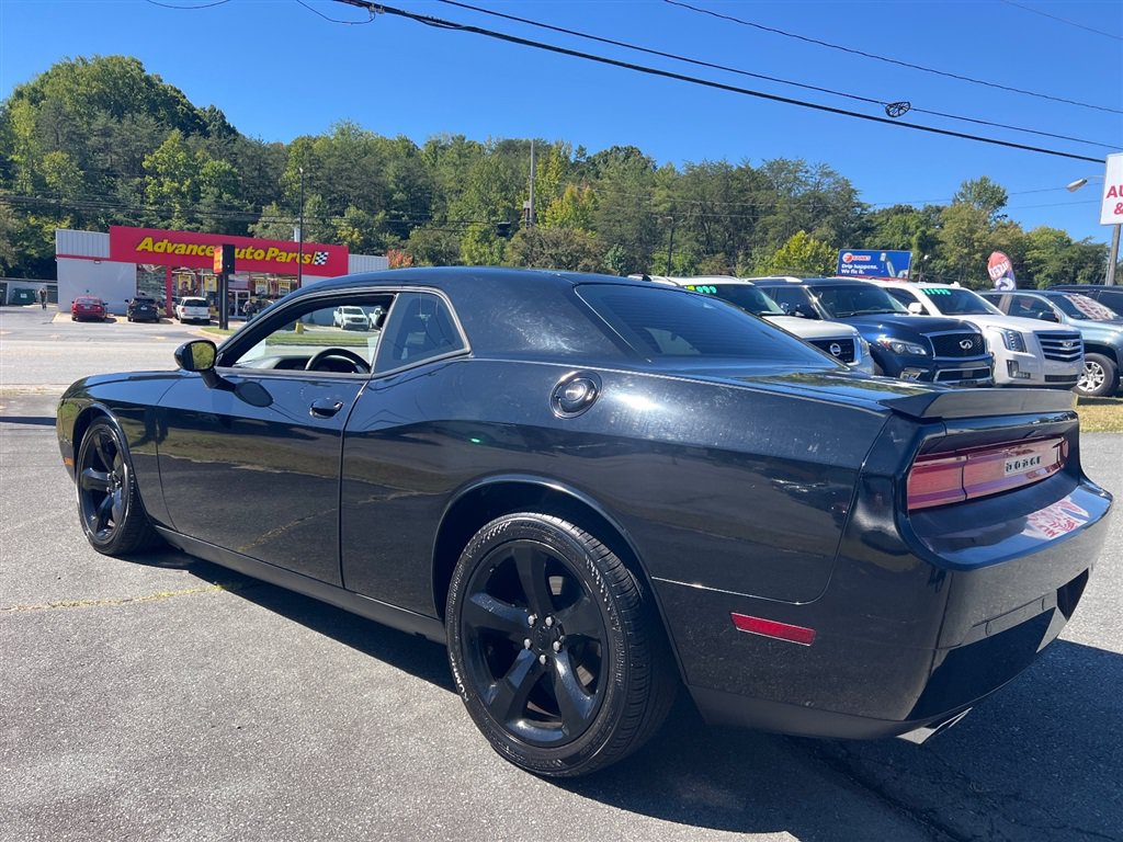 Used 2014 Dodge Challenger R/T Plus RWD image 10