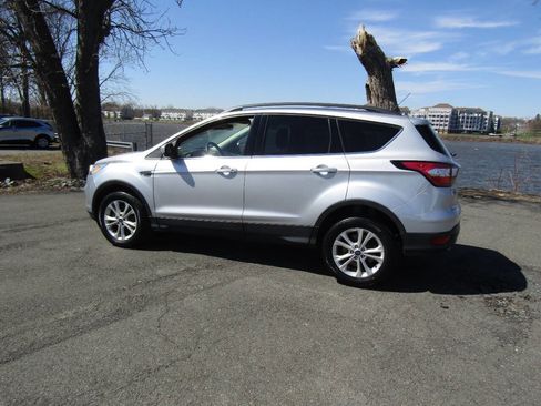 Used 2018 Ford Escape SE w/ Ford Safe & Smart Package image 4