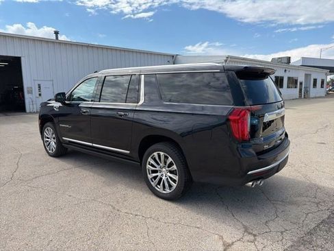 Used 2023 GMC Yukon XL Denali w/ Denali Reserve Package AWD/4WD image 4