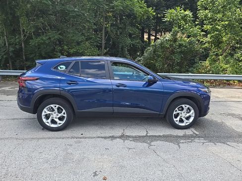 Certified 2024 Chevrolet Trax LS w/ LS Convenience Package FWD image 6