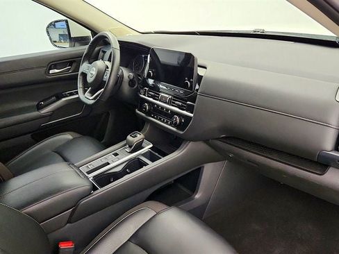 Used 2024 Nissan Pathfinder SL w/ SL Premium Package FWD image 24