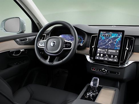 New 2025 Volvo XC90 T8 Plus w/ Protection Package Premier image 28