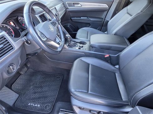 Used 2020 Volkswagen Atlas Cross Sport SE w/ Panoramic Sunroof Package image 7