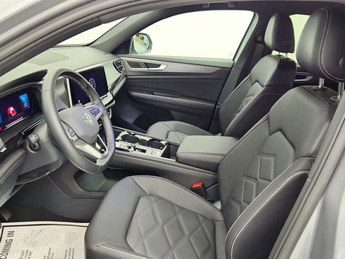 Used 2025 Volkswagen Atlas Cross Sport SE image 18