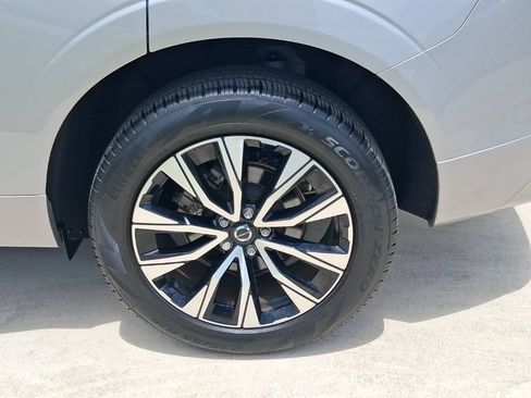 Used 2024 Volvo XC60 B5 Core w/ Protection Package Premier AWD/4WD image 4