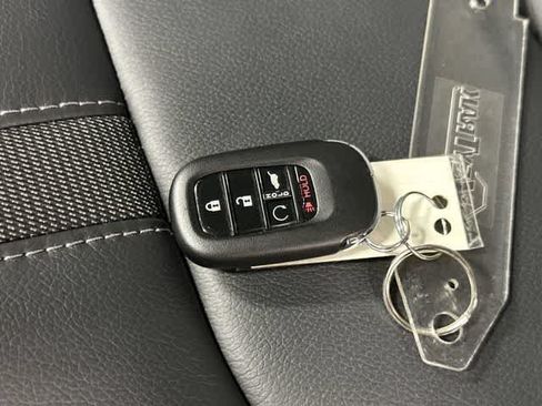 Used 2025 Honda Pilot EX-L image 31
