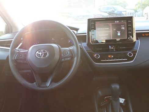 Used 2020 Toyota Corolla LE FWD image 10