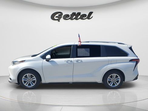 Used 2023 Toyota Sienna Limited FWD image 11