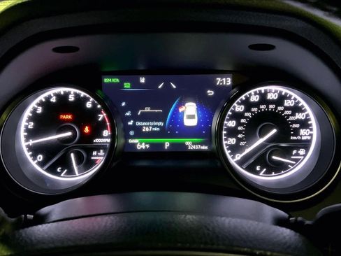 Used 2022 Toyota Camry SE w/ Cold Weather Package image 25