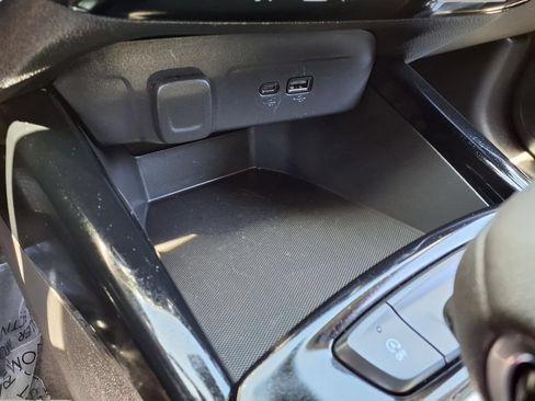 Used 2025 Chevrolet Trax LT FWD image 10