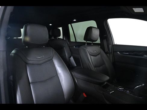 Used 2024 Cadillac XT6 Premium Luxury FWD image 16