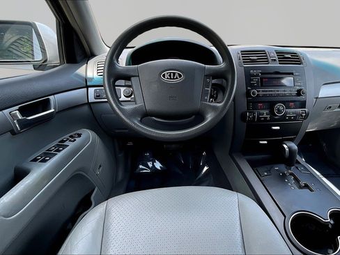 Used 2009 Kia Borrego LX w/ Convenience Pkg image 8