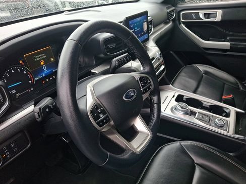 Used 2021 Ford Explorer XLT w/ Equipment Group 202A AWD/4WD image 29