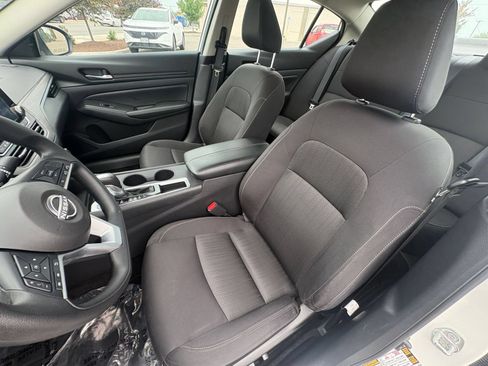 Used 2025 Nissan Altima 2.5 SV FWD image 35