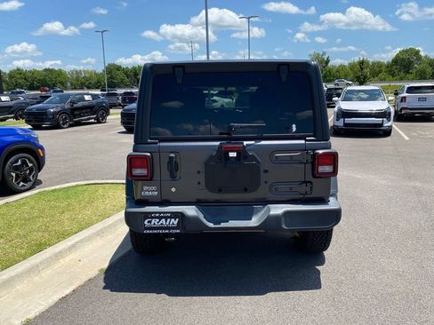 Used 2019 Jeep Wrangler Unlimited Sport S AWD/4WD image 6