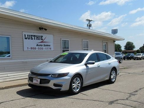 Used 2018 Chevrolet Malibu LT image 2