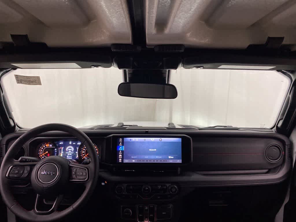 Used 2025 Jeep Wrangler Unlimited Rubicon AWD/4WD image 12