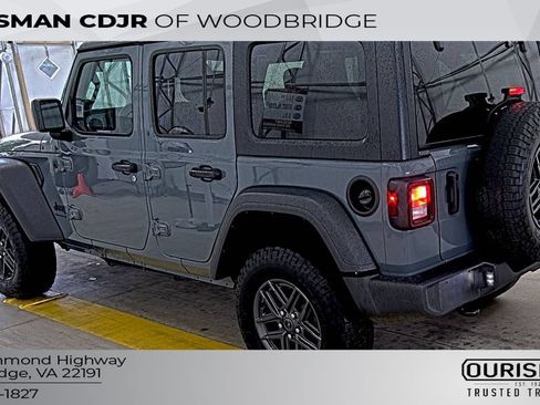 Used 2024 Jeep Wrangler Unlimited Sport AWD/4WD image 3