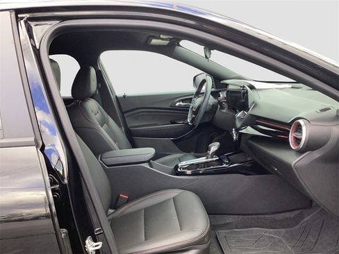 Used 2025 Chevrolet Trax RS w/ Driver Confidence Package image 32