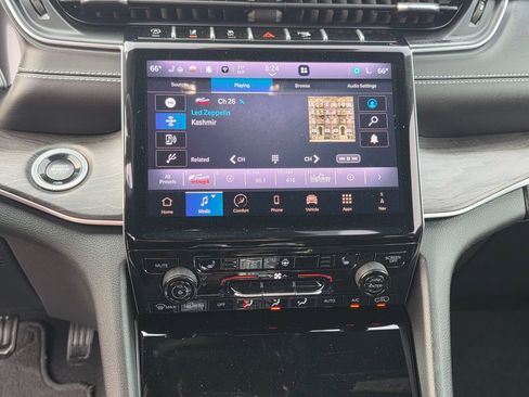 Used 2024 Jeep Grand Cherokee L Limited image 21