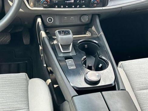 Used 2022 Nissan Rogue SV AWD/4WD image 15