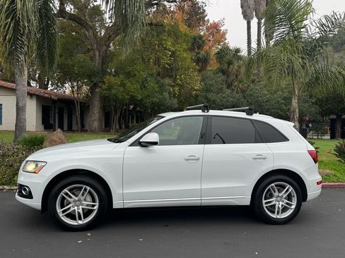 Used 2017 Audi Q5 2.0T Premium Plus w/ Technology Package image 2