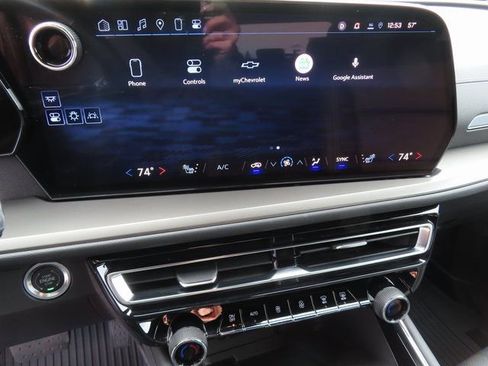 Used 2025 Chevrolet Traverse LT image 25