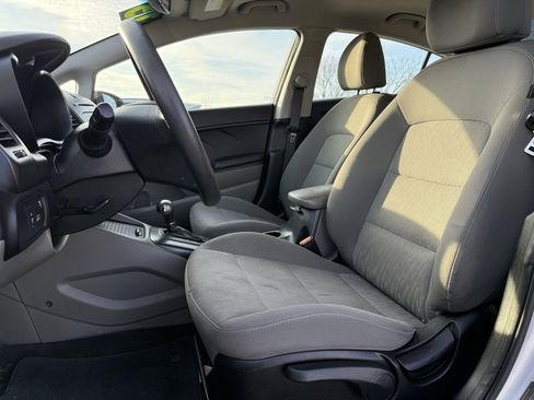Used 2015 Kia Forte LX image 2