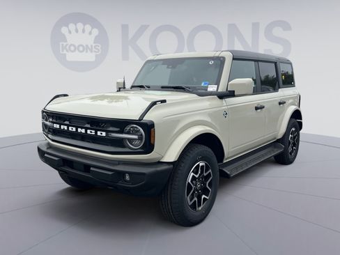 New 2026 Ford Bronco Outer Banks AWD/4WD image 1