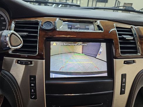 Used 2013 Cadillac Escalade ESV Platinum RWD image 34
