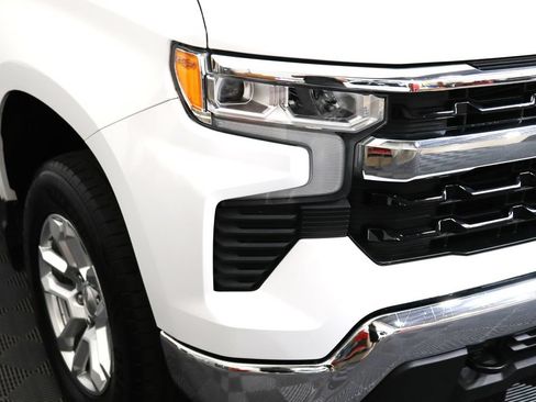 Used 2023 Chevrolet Silverado 1500 LT AWD/4WD image 9