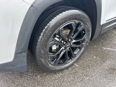 Used 2022 GMC Terrain SLE w/ Driver Convenience Package image 2