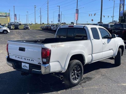 Used 2022 Toyota Tacoma SR5 image 3