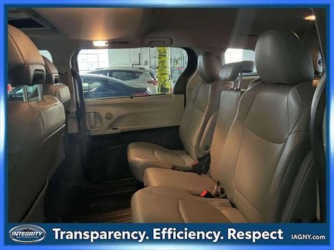 Used 2023 Toyota Sienna XLE FWD image 12
