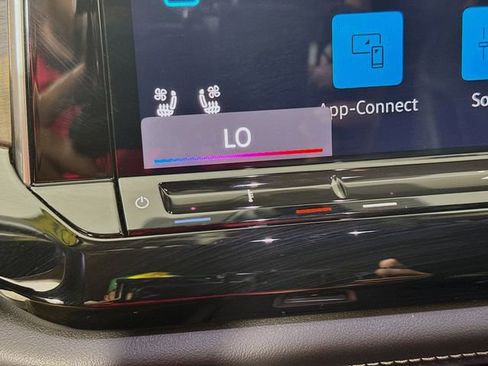 Used 2024 Volkswagen Atlas SE image 18