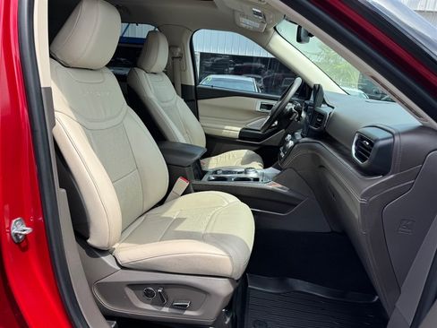 Used 2020 Ford Explorer Platinum w/ Premium Technology Package AWD/4WD image 19