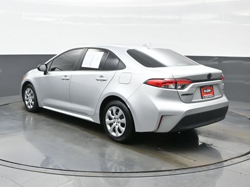 Used 2023 Toyota Corolla LE image 4