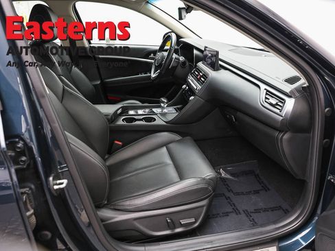 Used 2025 Genesis G70 2.5T RWD image 24