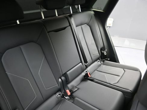 Used 2025 Audi Q3 2.0T Premium w/ Convenience Package AWD/4WD image 16
