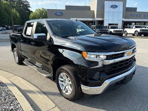 Used 2024 Chevrolet Silverado 1500 LT AWD/4WD image 2
