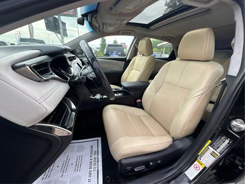 Used 2014 Toyota Avalon Limited w/ Technology Package FWD image 11