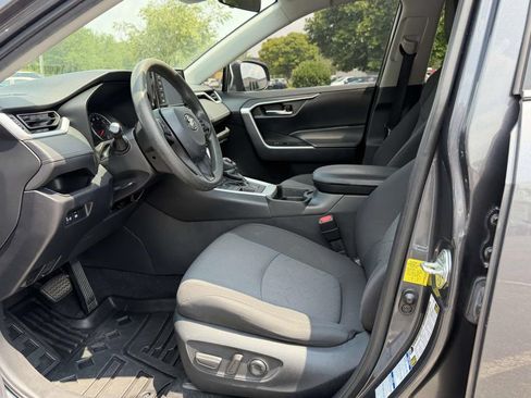 Used 2021 Toyota RAV4 XLE AWD/4WD image 16