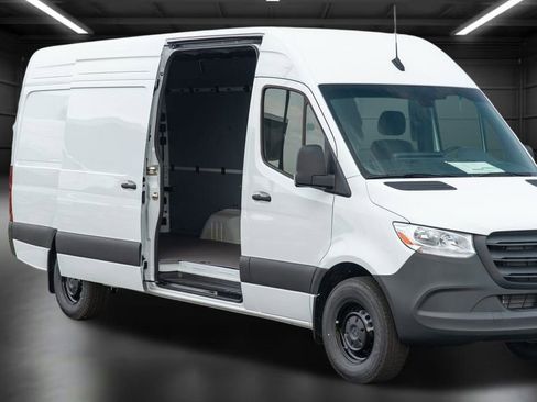 Used 2024 Mercedes-Benz Sprinter 2500 image 8