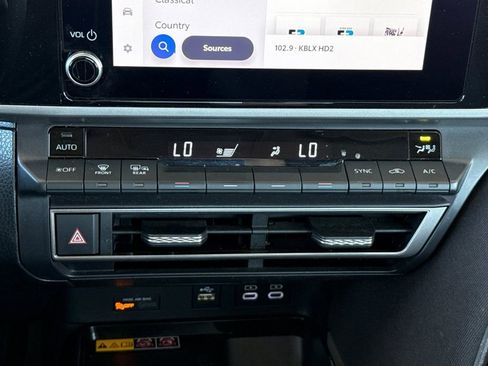 Used 2025 Toyota Camry LE image 29