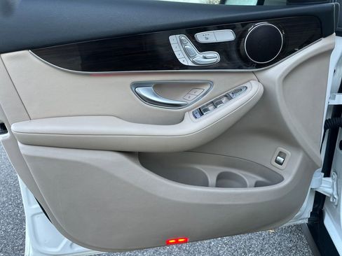 Used 2022 Mercedes-Benz GLC 300 image 26