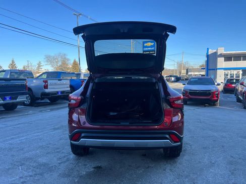 Used 2024 Chevrolet Trax LT w/ Driver Confidence Package image 38