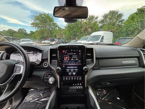 Used 2020 RAM 1500 Laramie AWD/4WD image 11