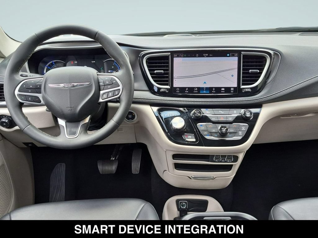 Used 2024 Chrysler Pacifica Limited FWD image 13