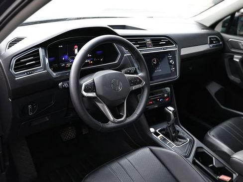 Used 2022 Volkswagen Tiguan SE image 17