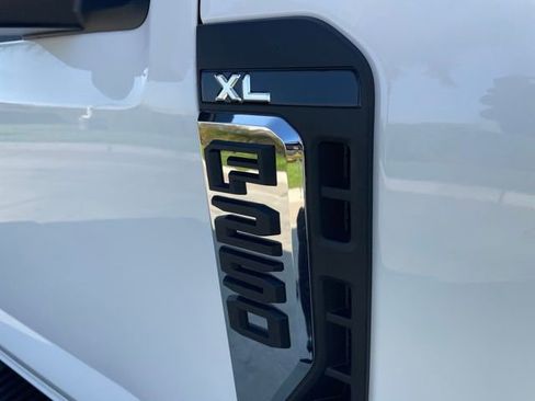 New 2026 Ford F250 XL w/ XL Chrome Package image 28